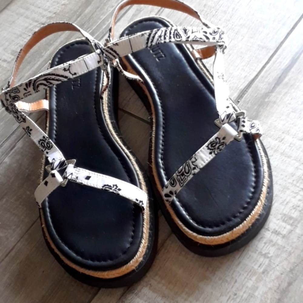 NEW! SCHUTZ SANDALS..SIZE 11